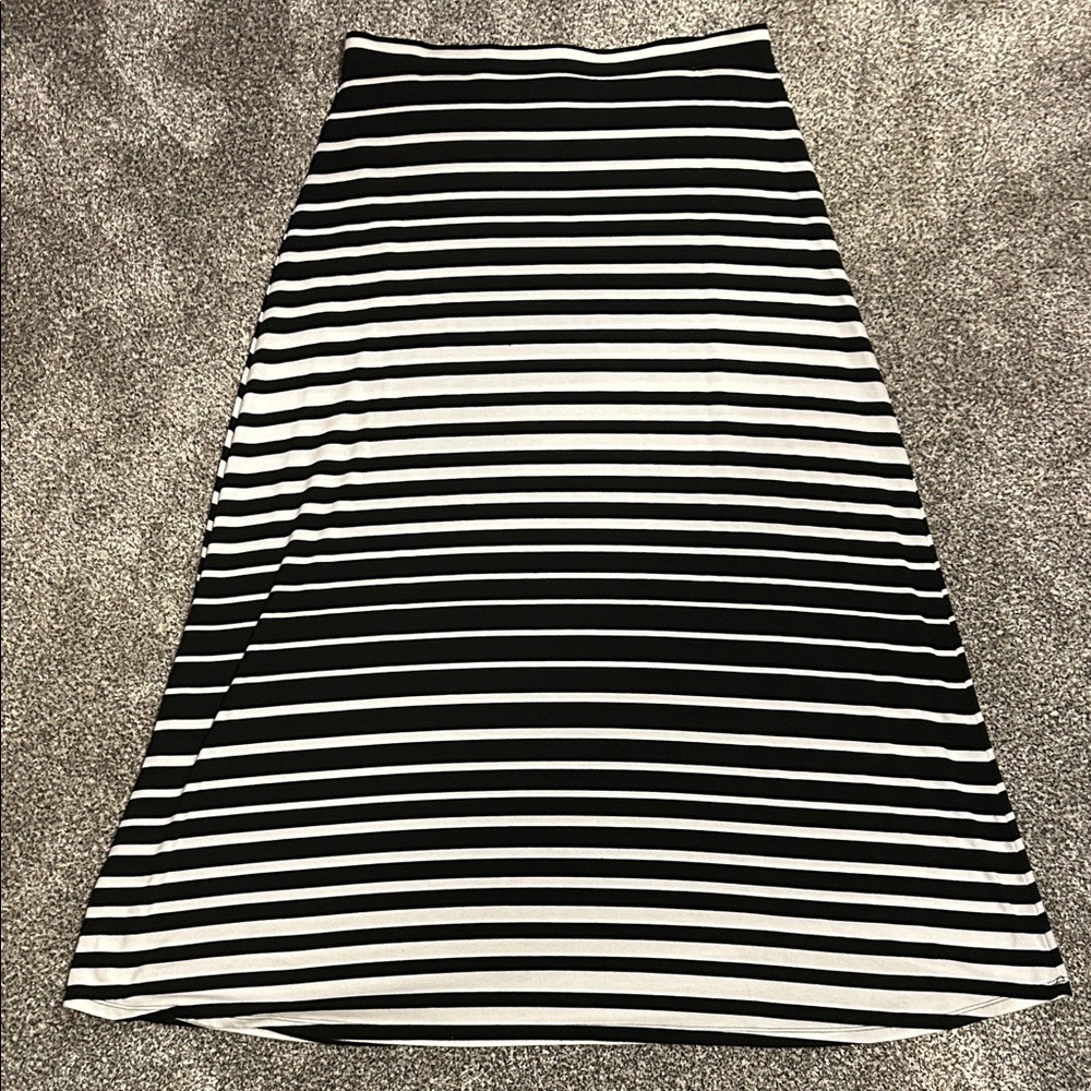 Roz & Ali Black and White A-Line Skirt size 1X